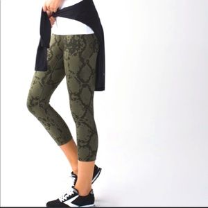 Lululemon Wunder Under Crop III Ziggy Snake Green